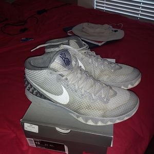 Kyrie 1 "Cool Grey"